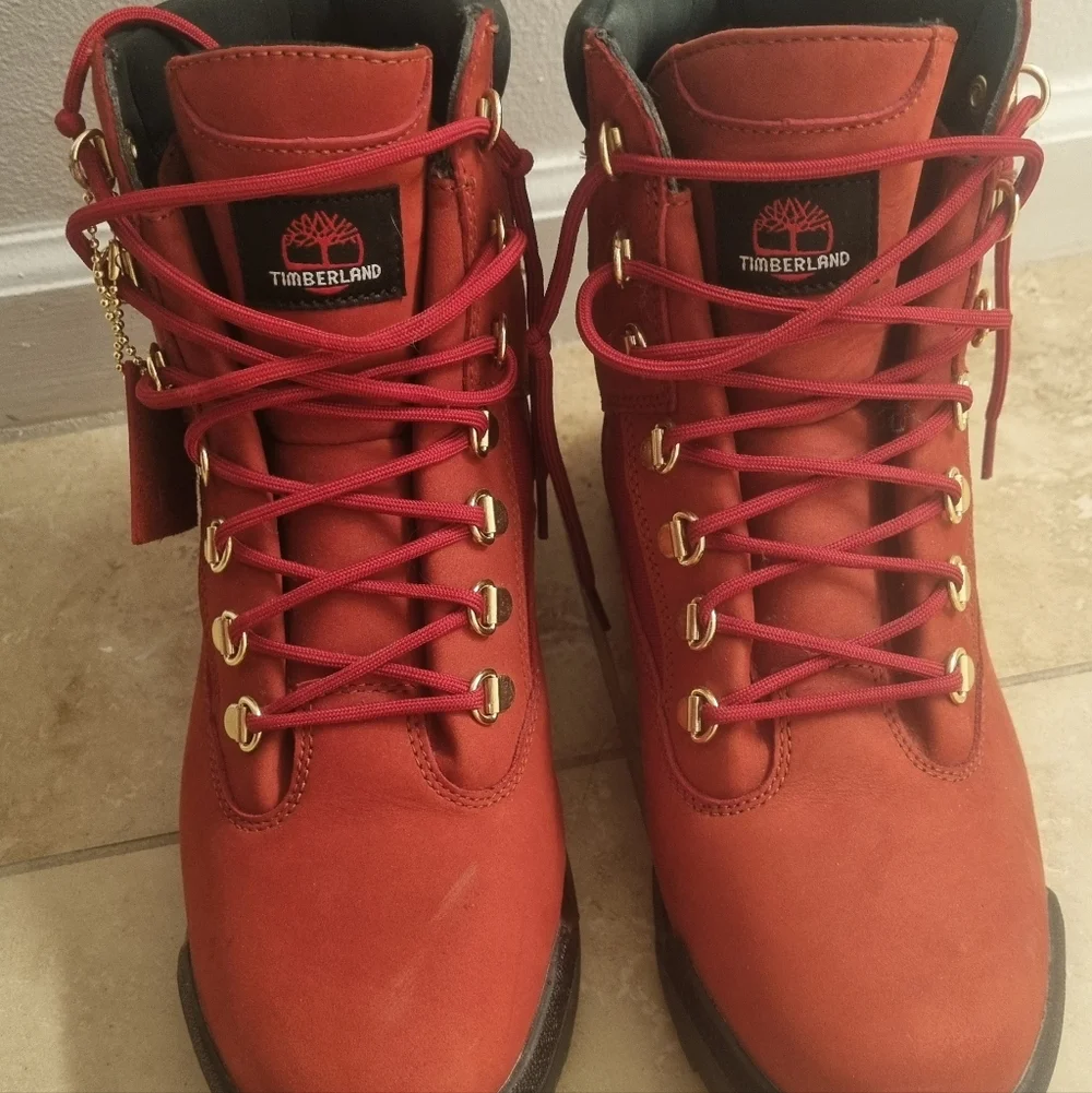 Timberland Red Suede Men's Lace-Up Boots with Gold Hardware - Picture 3 of 8